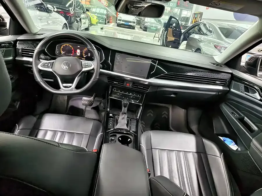 Volkswagen Passat Passat 2022 330TSI Deluxe Edition 2022 — миниатюра 4