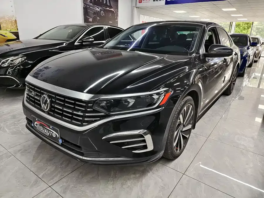 Volkswagen Passat Passat 2022 330TSI Deluxe Edition 2022 — фото 1, купить с доставкой в Москву