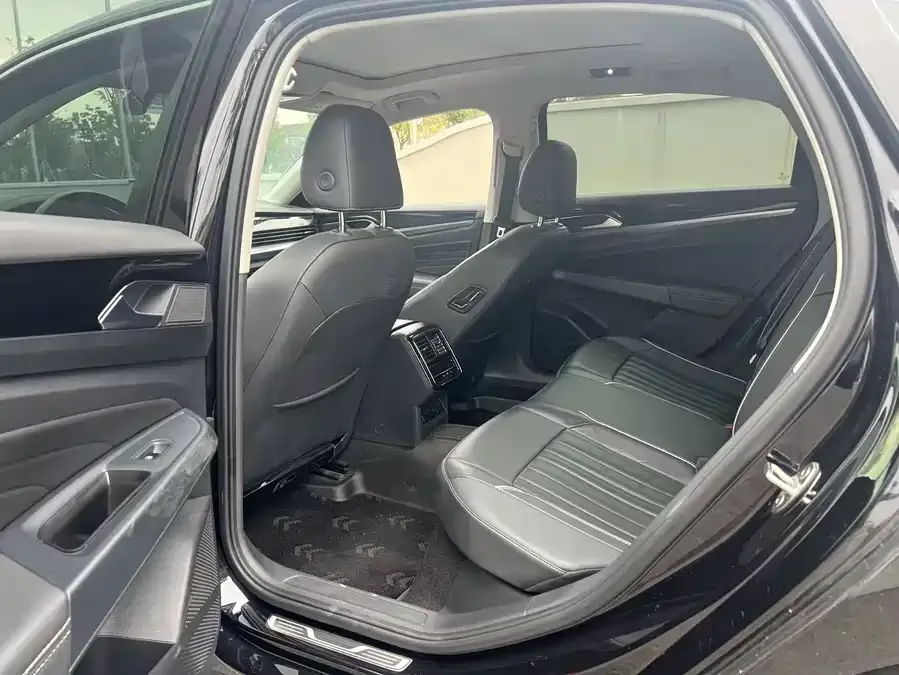 Volkswagen Passat Passat 2022 330TSI Deluxe Edition 2022 — миниатюра 2