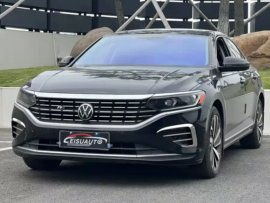 Volkswagen Passat Passat 2022 330TSI Deluxe Edition 2022 — фото 1, купить с доставкой в Москву