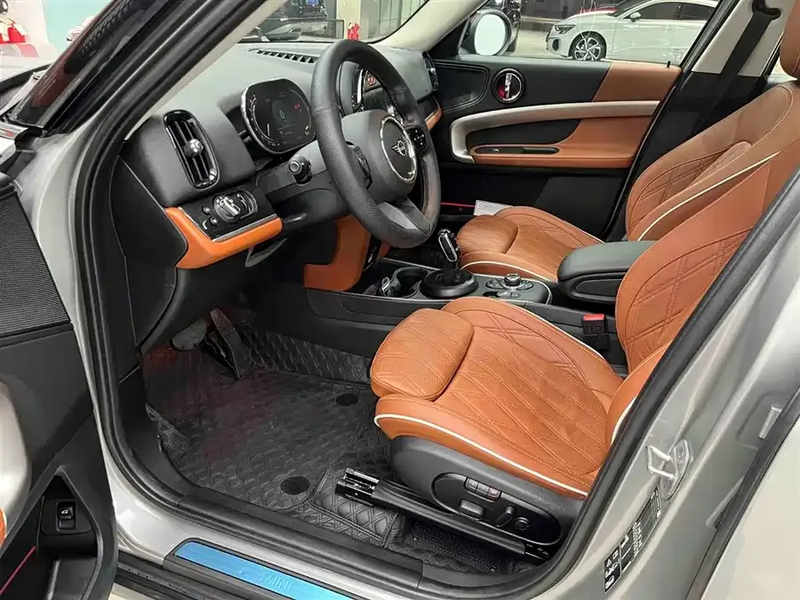 MINI Countryman MINI COUNTRYMAN 2023 facelift 1.5T COOPER ALL4 Connoisseur 2024 — миниатюра 3
