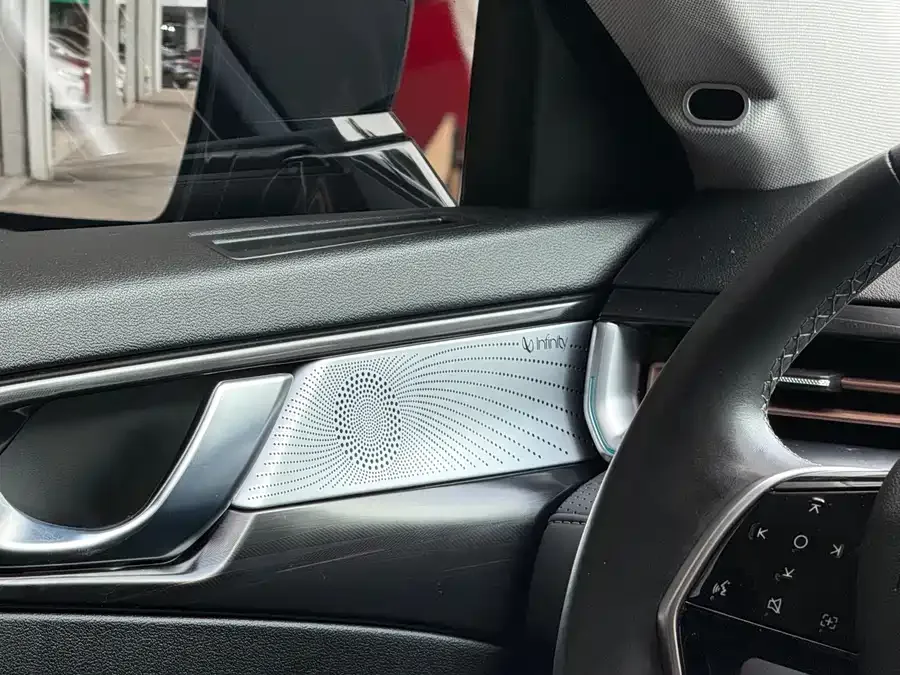 WEY Latte DHT-PHEV Weipai Latte DHT-PHEV 2022 1.5T 4WD Super Cup 2022 — миниатюра 4