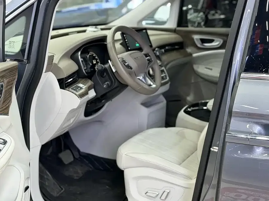 Roewe iMAX8 Roewe iMAX8 2023 400TGI Premium Edition 2023 — миниатюра 3