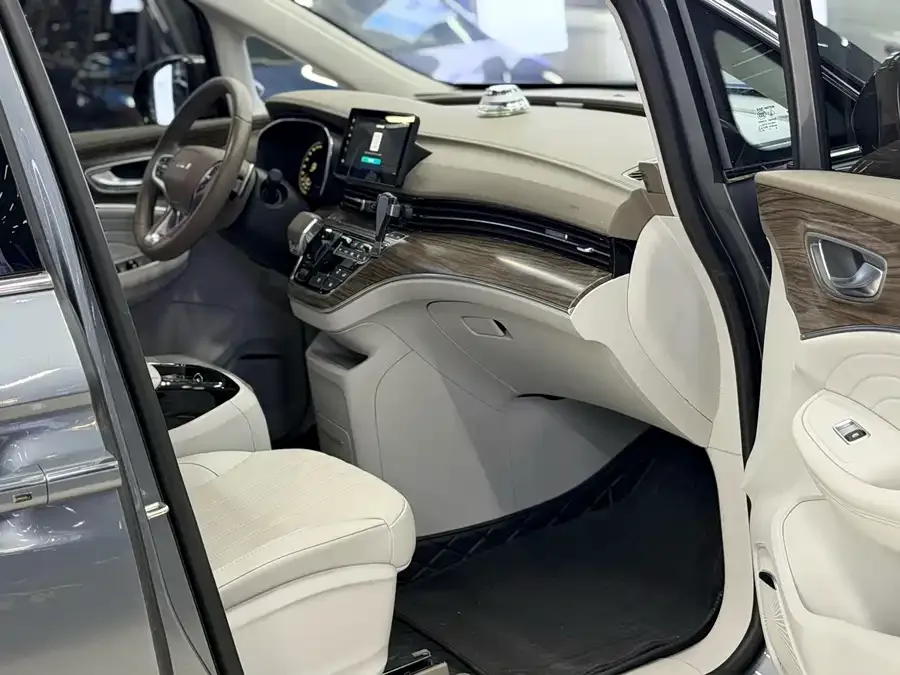 Roewe iMAX8 Roewe iMAX8 2023 400TGI Premium Edition 2023 — миниатюра 5
