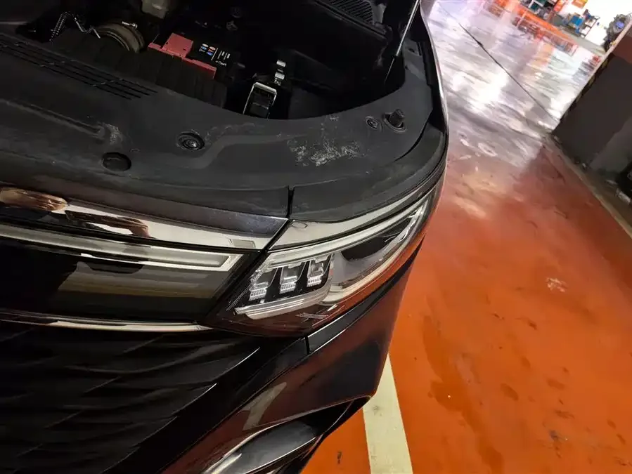 Roewe iMAX8 Roewe iMAX8 2022 400TGI Gathering Edition 2022 — миниатюра 5