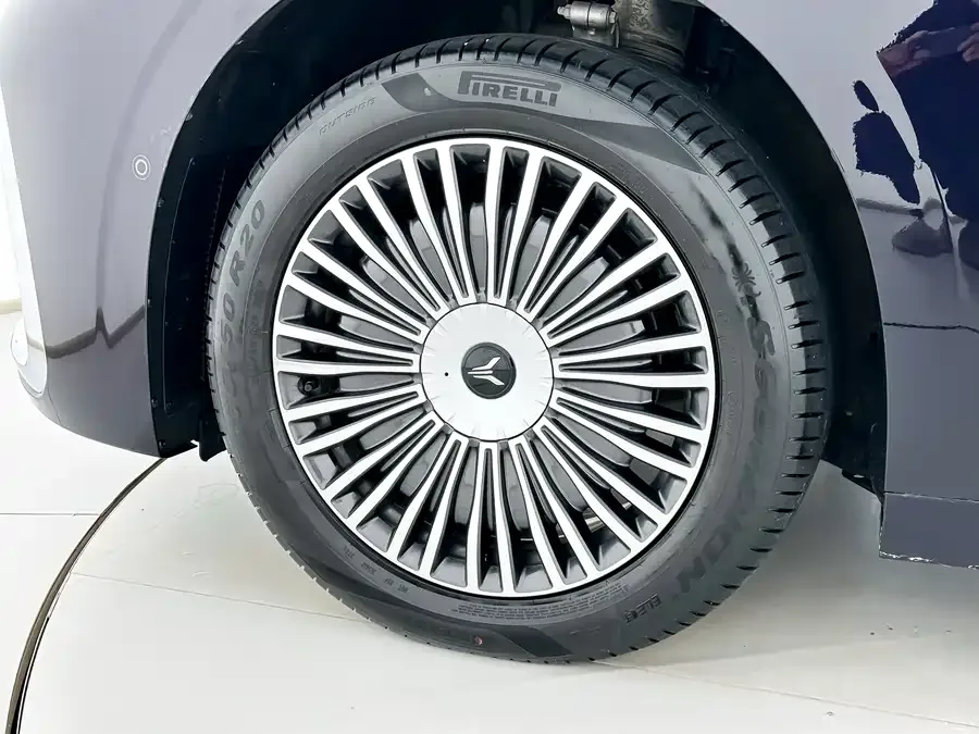 Voyah Lantu Dreamer Lantu Dreamer 2025 PHEV 4WD Flagship Kunpeng Edition 2025 — миниатюра 4