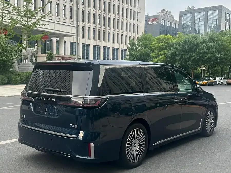 Voyah Lantu Dreamer Lantu Dreamer 2025 PHEV 4WD Flagship Kunpeng Edition 2025 — миниатюра 2