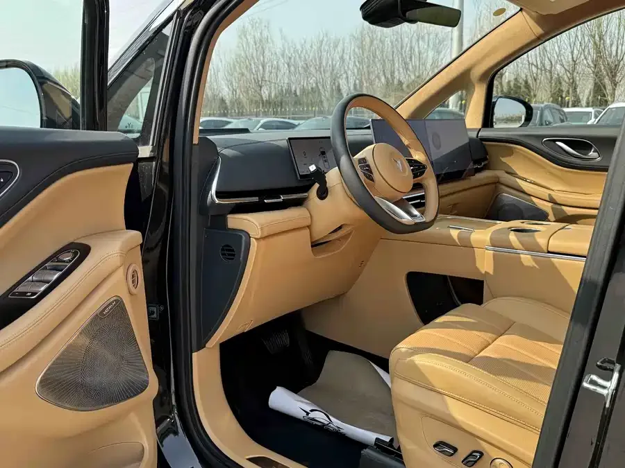 Voyah Lantu Dreamer Lantu Dreamer 2025 PHEV 4WD Flagship Kunpeng Edition 2024 — миниатюра 2
