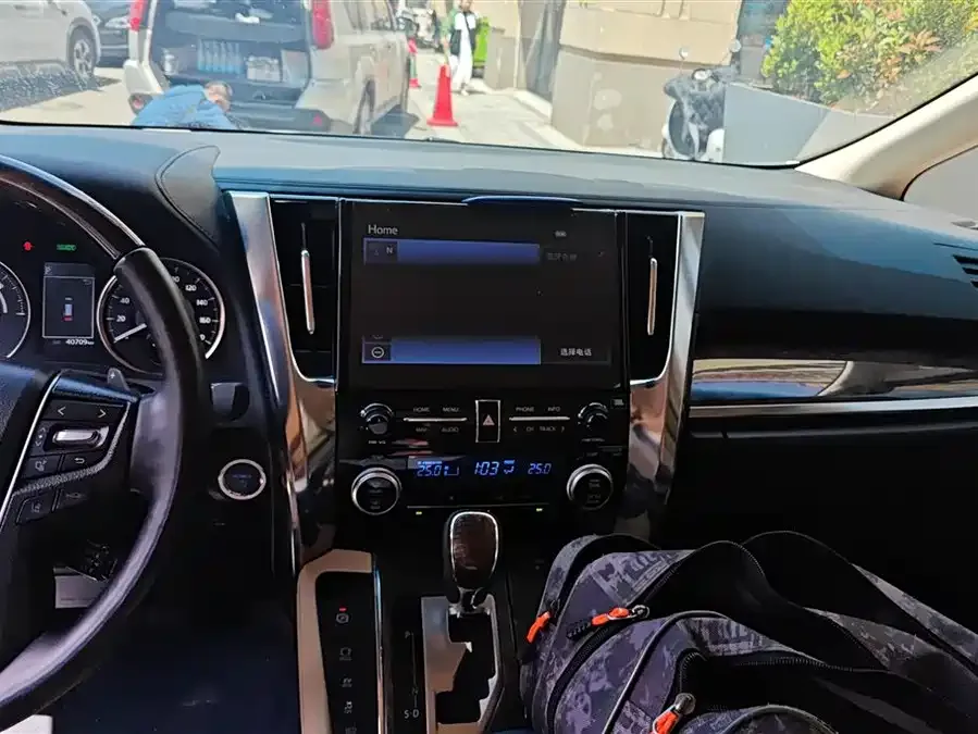 Toyota Alphard Alfa 2021 Dual Engine 2.5L Premium Edition 2023 — миниатюра 4