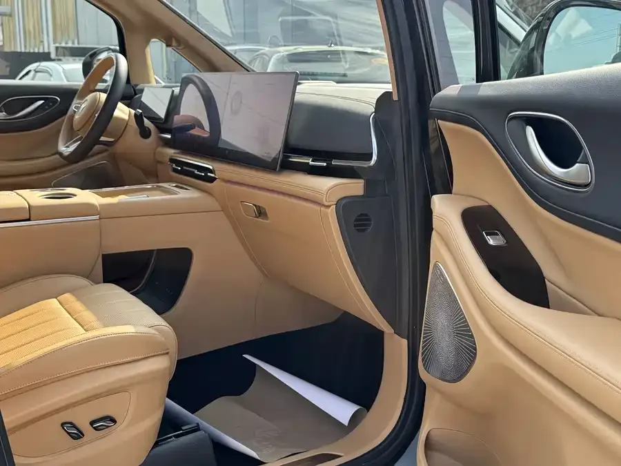 Voyah Lantu Dreamer Lantu Dreamer 2025 PHEV 4WD Flagship Kunpeng Edition 2024 — миниатюра 3