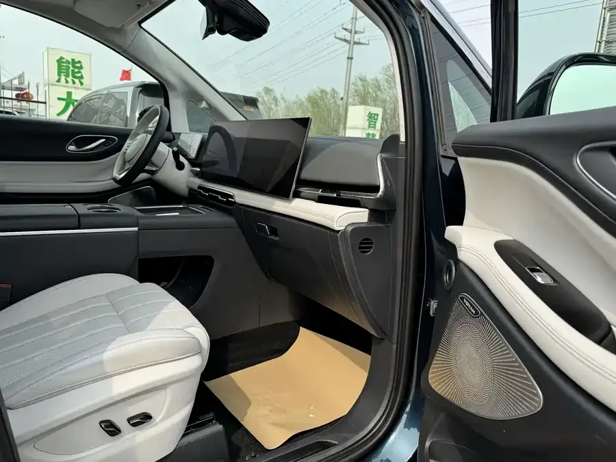 Voyah Lantu Dreamer Lantu Dreamer 2025 PHEV 4WD Flagship Kunpeng Edition 2024 — миниатюра 3