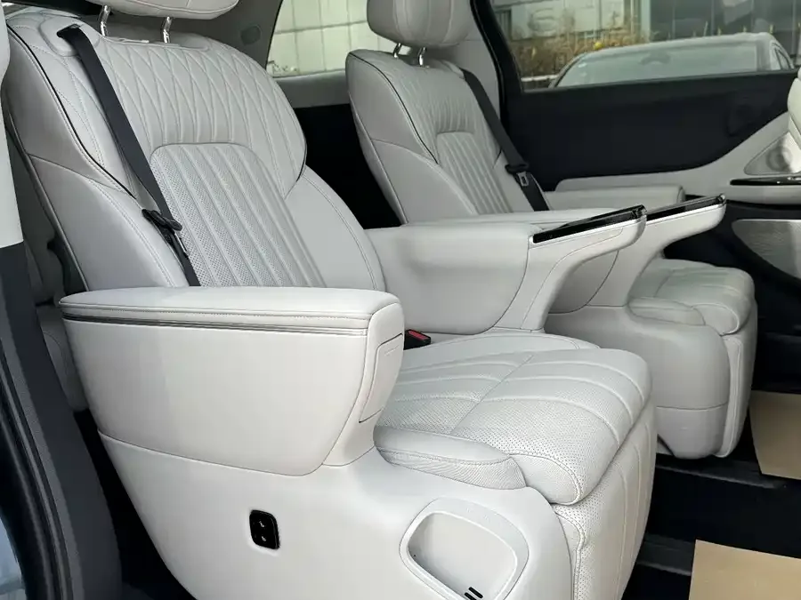 Voyah Lantu Dreamer Lantu Dreamer 2025 PHEV 4WD Flagship Kunpeng Edition 2024 — миниатюра 4