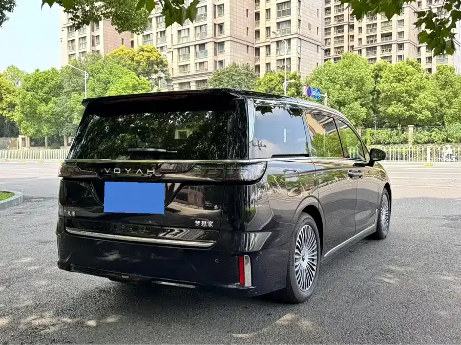 Voyah Lantu Dreamer Lantu Dreamer 2025 PHEV 4WD Flagship Kunpeng Edition 2024 — миниатюра 5