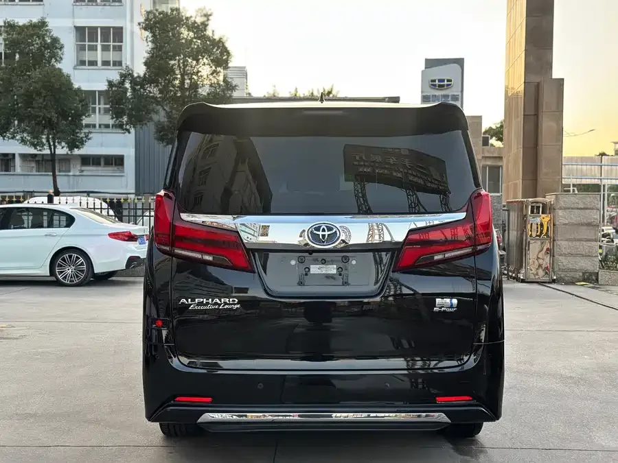 Toyota Alphard Alfa 2021 Dual Engine 2.5L Premium Edition 2023 — миниатюра 2