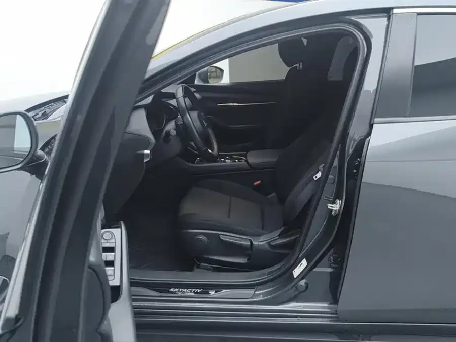 Mazda Axela Mazda3 Angkesela 2021 2.0L automatic quality version 2022 — миниатюра 3