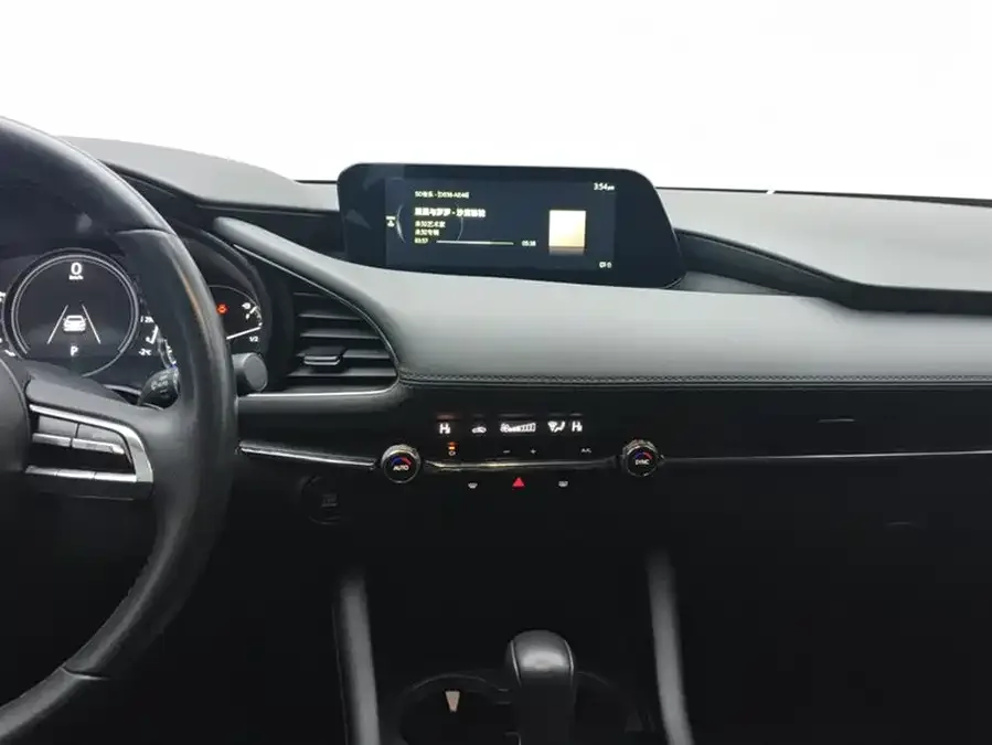Mazda Axela Mazda3 Angkesela 2021 2.0L automatic quality version 2022 — миниатюра 4