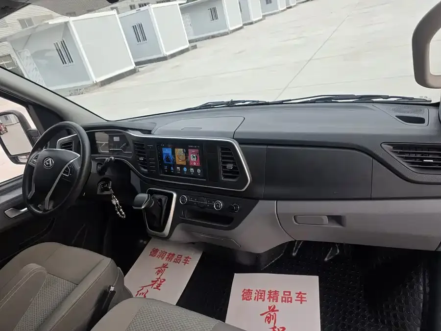 Maxus Xintu V80 Xintu V80 2023 2.0T PLUS AMT Van, Short Wheelbase, Mid-Roof, 3 Seats 2024 — миниатюра 2