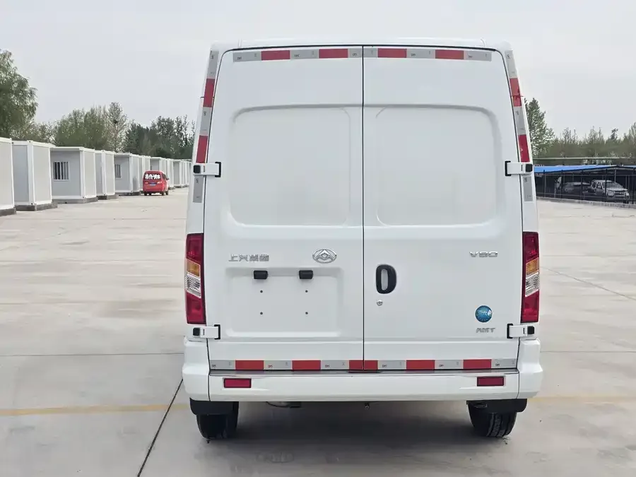 Maxus Xintu V80 Xintu V80 2023 2.0T PLUS AMT Van, Short Wheelbase, Mid-Roof, 3 Seats 2024 — миниатюра 3