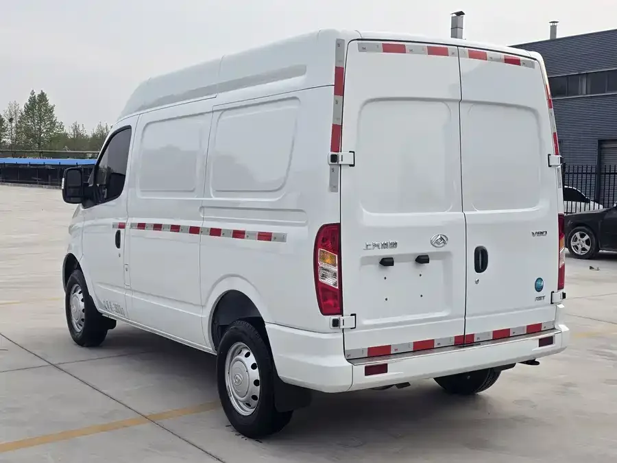 Maxus Xintu V80 Xintu V80 2023 2.0T PLUS AMT Van, Short Wheelbase, Mid-Roof, 3 Seats 2024 — миниатюра 5