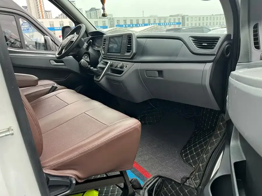 Maxus Xintu V80 Xintu V80 2021 2.0T Manual Classic Aoyuntong 139PS Mid-wheelbase Mid-roof 6/7/8/9 Seats 2022 — миниатюра 2