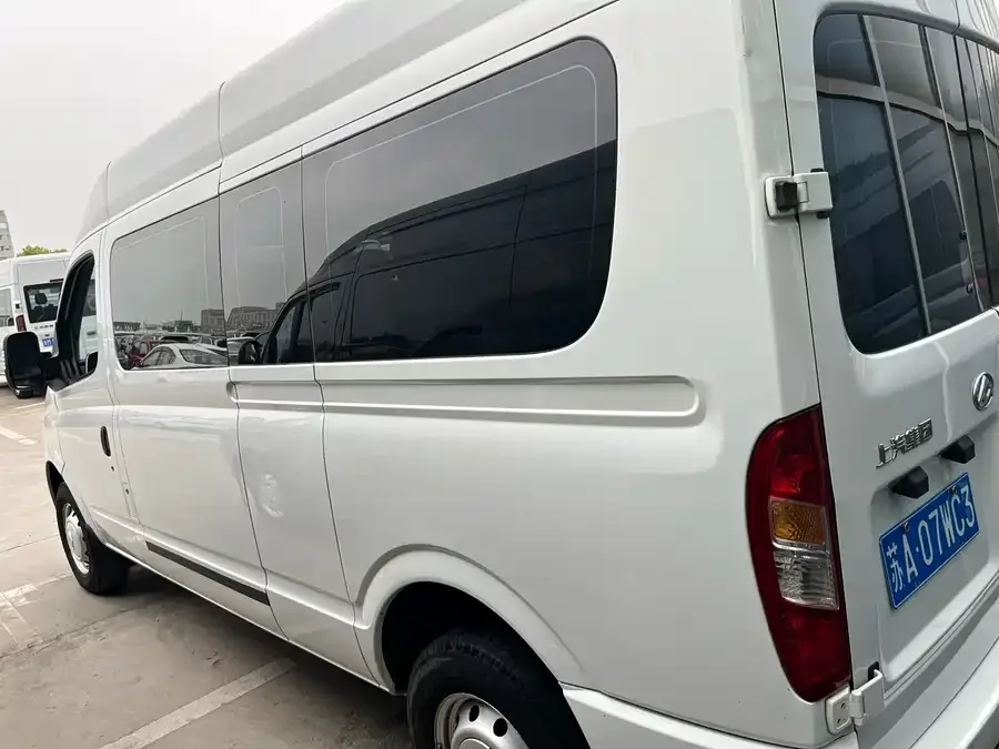 Maxus Xintu V80 Xintu V80 2021 2.0T Manual Classic Aoyuntong 139PS Mid-wheelbase Mid-roof 6/7/8/9 Seats 2022 — миниатюра 3