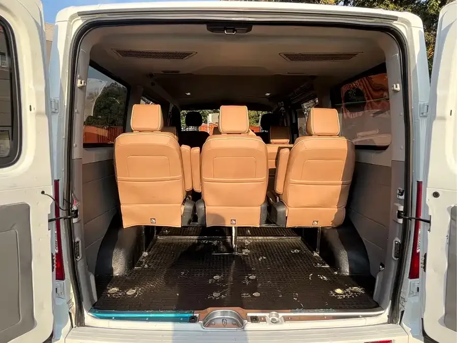 Maxus Xintu V80 Xintu V80 2024 Aoyuntong Value Edition 6AMT Short Wheelbase Ultra-Low Roof 127Ps 7/8/9 Seats 2025 — миниатюра 4