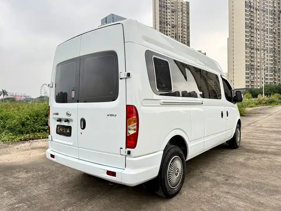 Maxus Xintu V80 Xintu V80 2023 2.0T PLUS Manual Business Travel Edition Long Axis Mid-Top 9 Seats 3-row 2023 — миниатюра 2
