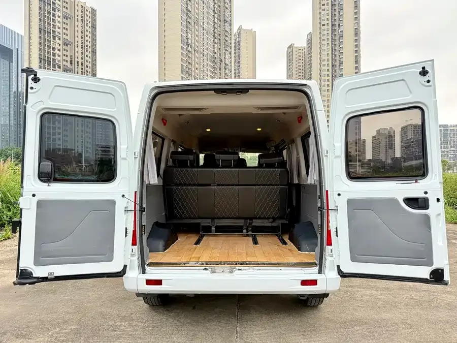Maxus Xintu V80 Xintu V80 2023 2.0T PLUS Manual Business Travel Edition Long Axis Mid-Top 9 Seats 3-row 2023 — миниатюра 3