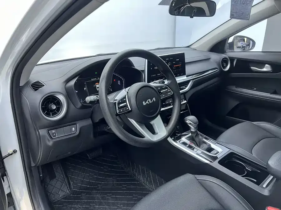 Kia K3 2021 1.5L CVT Fashion Edition 2022 — миниатюра 3