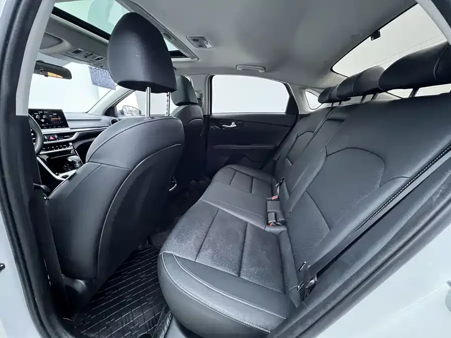 Kia K3 2021 1.5L CVT Fashion Edition 2022 — миниатюра 4