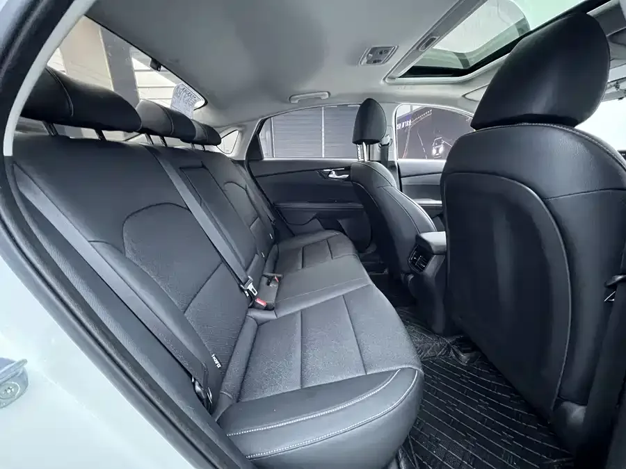 Kia K3 2021 1.5L CVT Fashion Edition 2022 — миниатюра 5