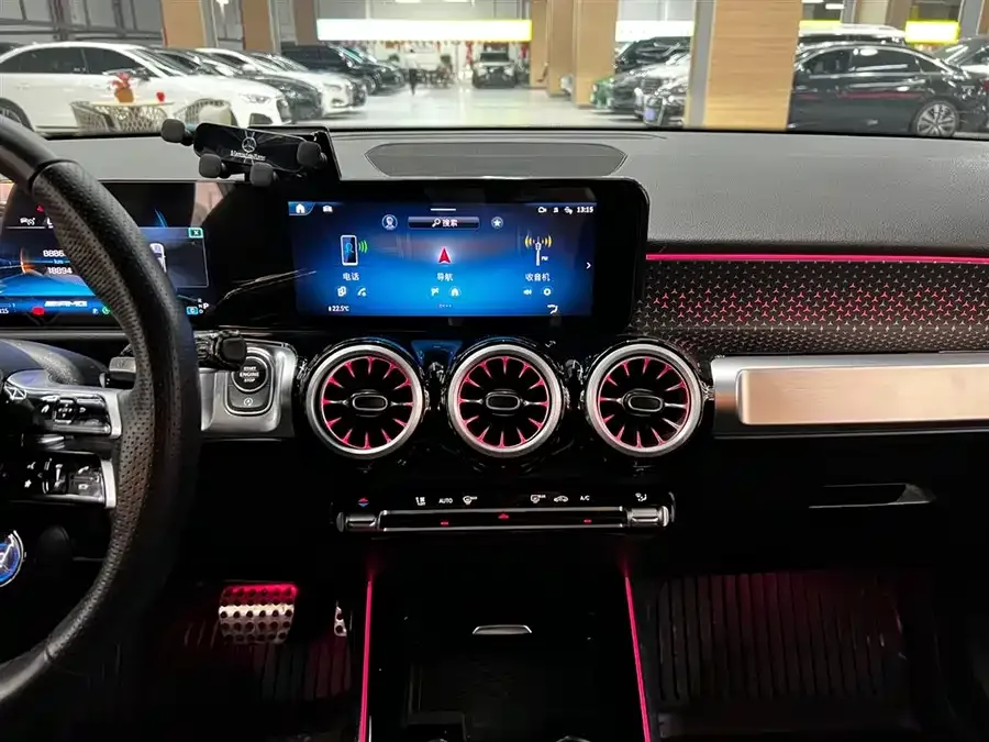 Mercedes-Benz GLB AMG Mercedes-Benz GLB AMG 2024 AMG GLB 35 4MATIC 2025 — миниатюра 3