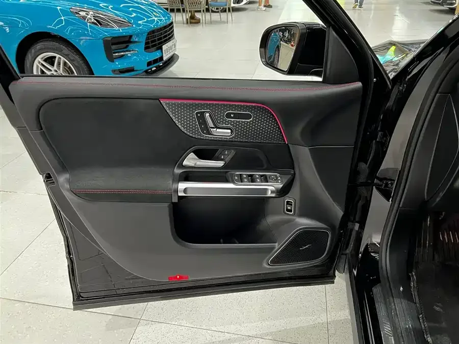 Mercedes-Benz GLB AMG Mercedes-Benz GLB AMG 2024 AMG GLB 35 4MATIC 2025 — миниатюра 4