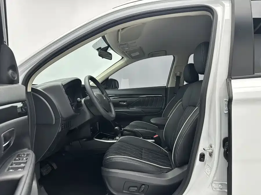 Mitsubishi Outlander Outlander 2021 facelift 2.0L 2WD 5-seater 2022 — миниатюра 2