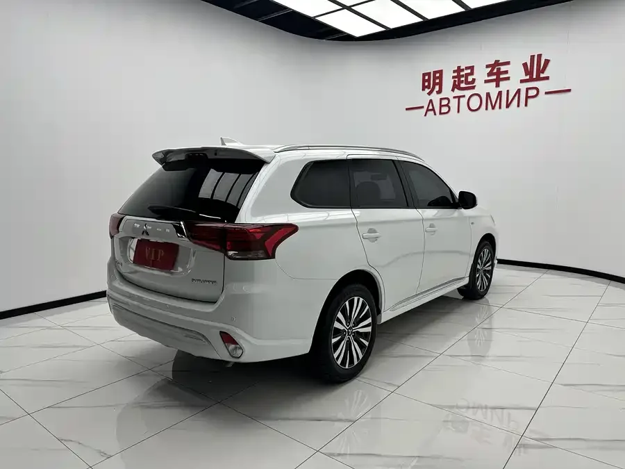 Mitsubishi Outlander Outlander 2021 facelift 2.0L 2WD 5-seater 2022 — миниатюра 3