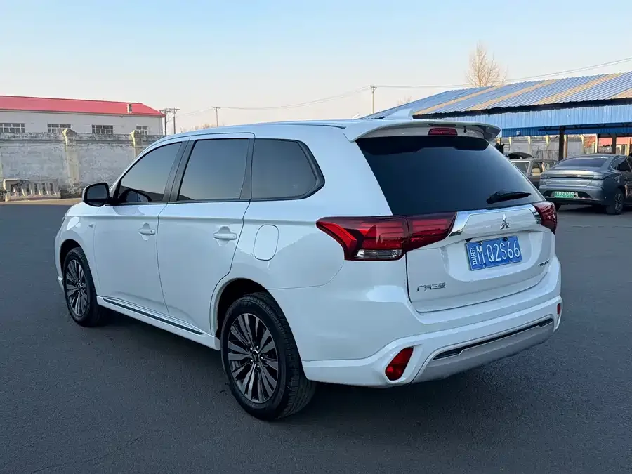 Mitsubishi Outlander Outlander 2021 facelift 2.0L 2WD 5-seater 2022 — миниатюра 2