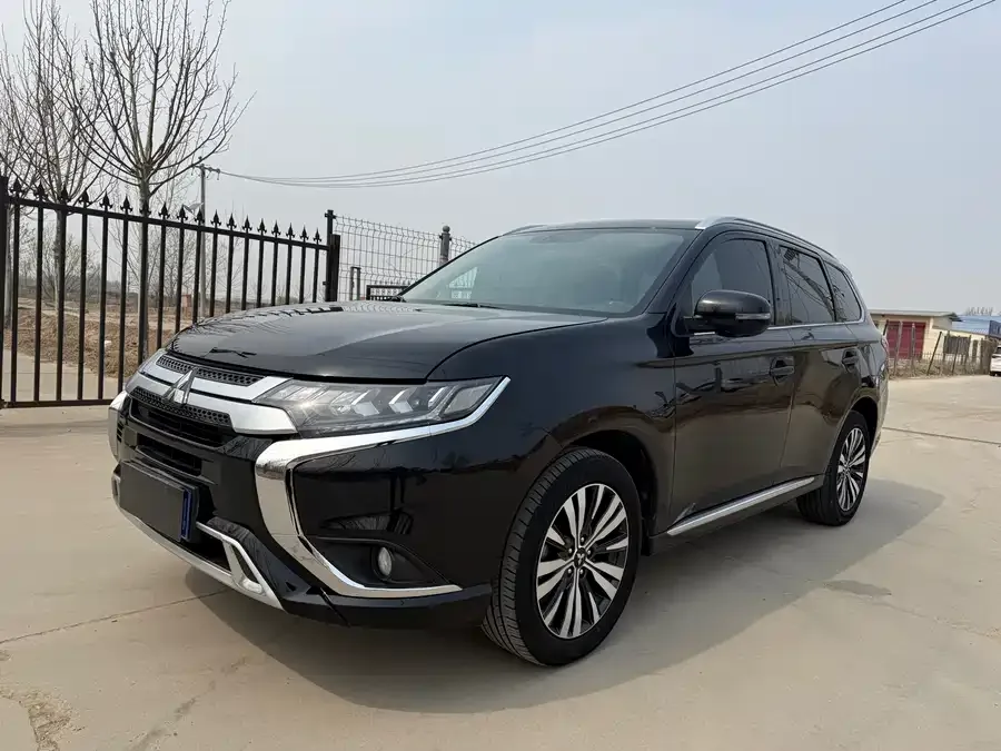 Mitsubishi Outlander Outlander 2021 2.4L 4WD Enjoy Edition 7 Seaters 2022 — фото 1, купить с доставкой в Москву