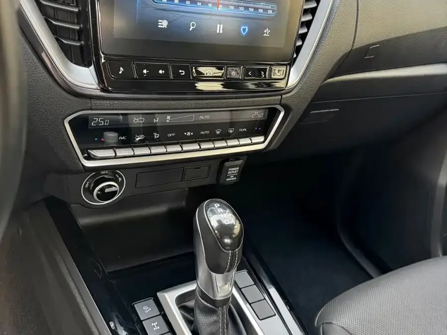 Isuzu D-Max D-MAX 2021 1.9T automatic four-wheel drive diesel Global aggressive RZ4E 2023 — миниатюра 4