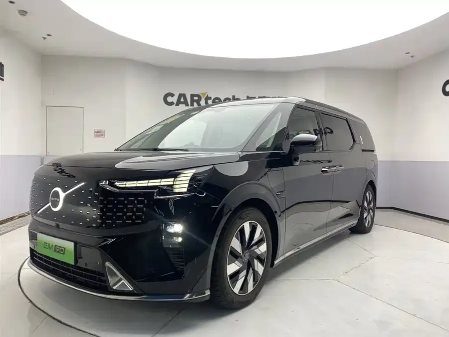 Volvo EM90 2026