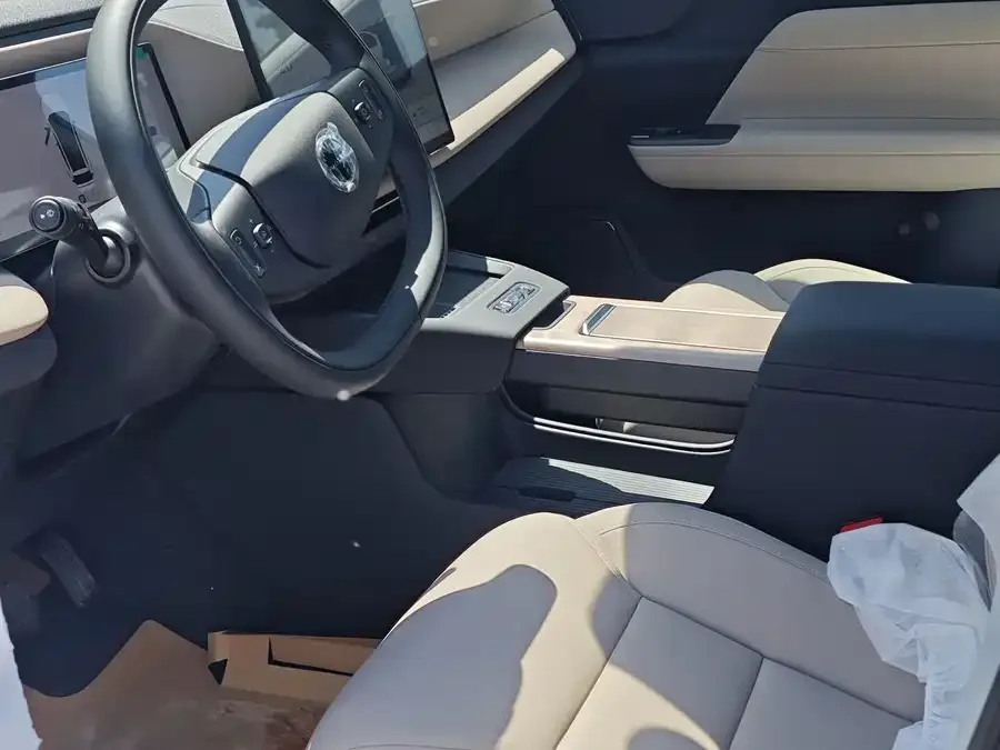 Volvo XC70 plug-in hybrid 2026 four-wheel drive long-range Core 2026 — миниатюра 4
