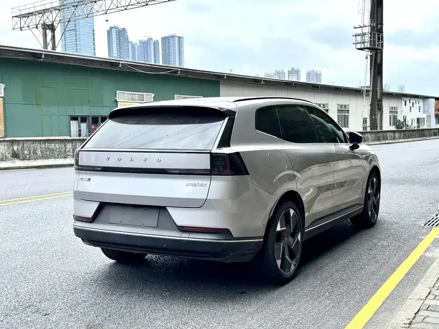 Volvo XC70 plug-in hybrid Volvo XC70 Plug-in Hybrid 2026 Four-Wheel Drive Long Range Plus 2026 — миниатюра 3