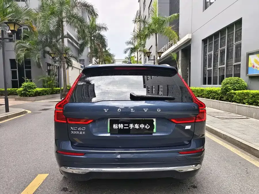 Volvo XC60 Plug-in Hybrid 2023 T8 Plug-in Hybrid Long-range Four-wheel Drive Zhiyuan Luxury Edition 2023 — миниатюра 3