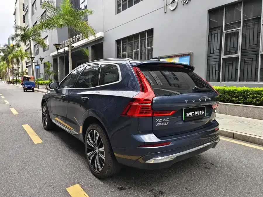 Volvo XC60 Plug-in Hybrid 2023 T8 Plug-in Hybrid Long-range Four-wheel Drive Zhiyuan Luxury Edition 2023 — миниатюра 5
