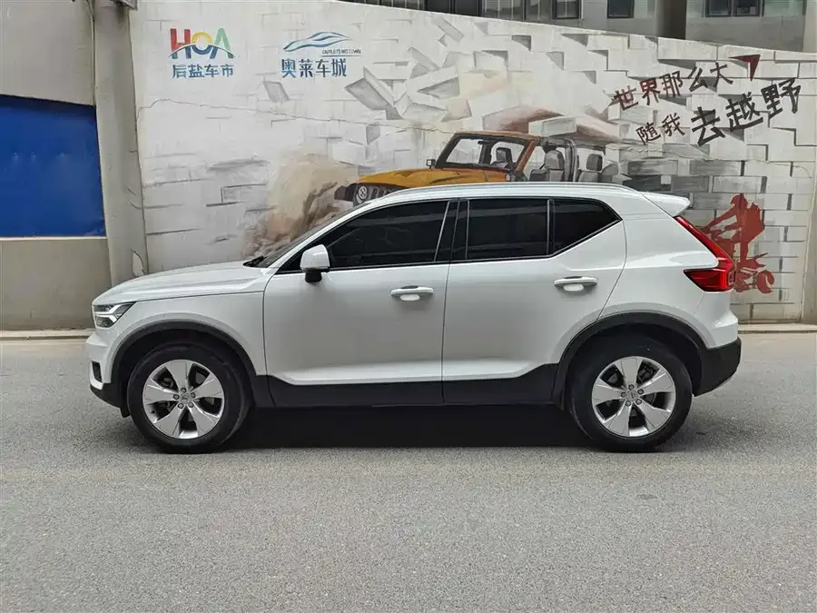 Volvo XC40 2022 T4 four-wheel drive smart travel fashion version 2022 — миниатюра 3