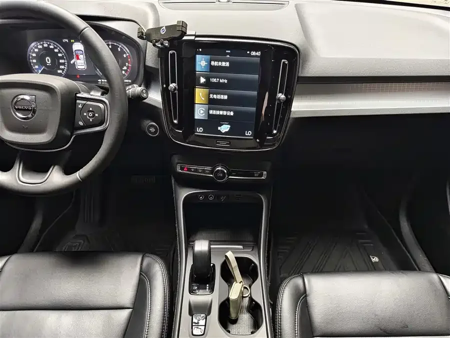 Volvo XC40 2022 T4 four-wheel drive smart travel fashion version 2022 — миниатюра 4