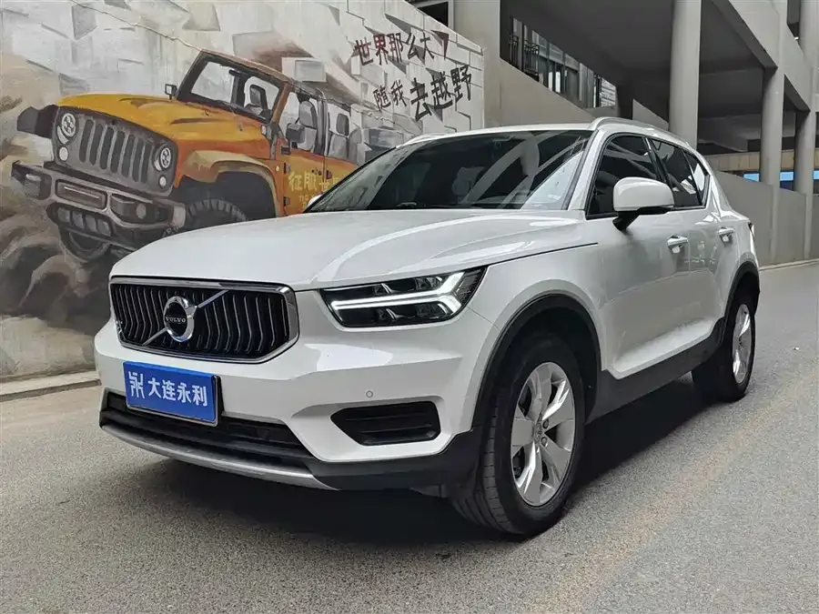 Volvo XC40 2022 T4 four-wheel drive smart travel fashion version 2022 — фото 1, купить с доставкой в Москву