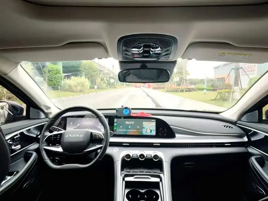 Exeed TXL Xingtu Lingyun 2025 400T 4WD Star Edition 2024 — миниатюра 4