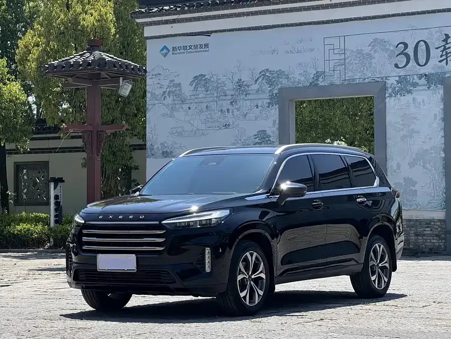 Exeed VX Xingtu Lanyue 2021 400T 2WD Xingyao Pro Edition 7 Seaters 2022 — фото 1, купить с доставкой в Москву