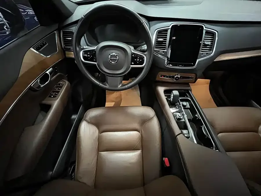 Volvo XC90 2022 B5 Zhixing Deluxe Edition 5-seater 2022 — миниатюра 4