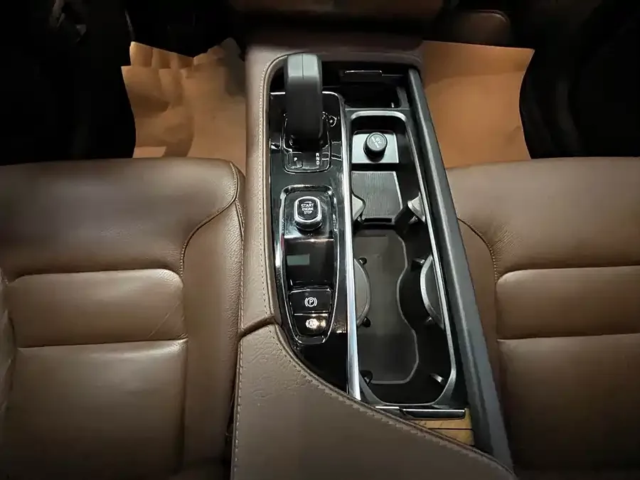 Volvo XC90 2022 B5 Zhixing Deluxe Edition 5-seater 2022 — миниатюра 5
